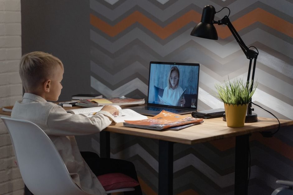 Photon-1: Induction Labs' AI Learns Complex Tasks from Raw Video, No Action Labels Needed