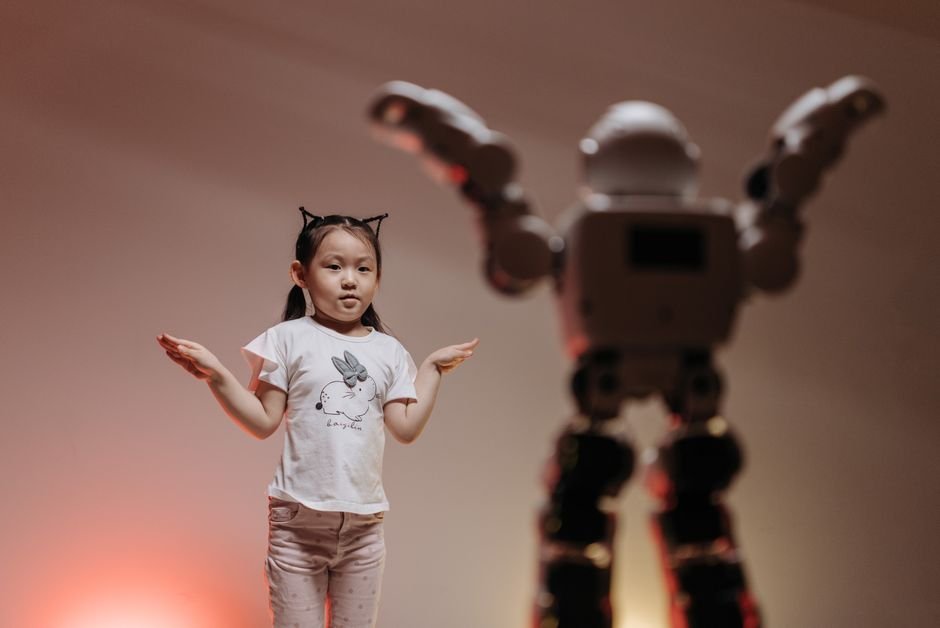 Unlocking Advanced AI: Could Brain Waves Be the Key to Smarter Physical Robots?