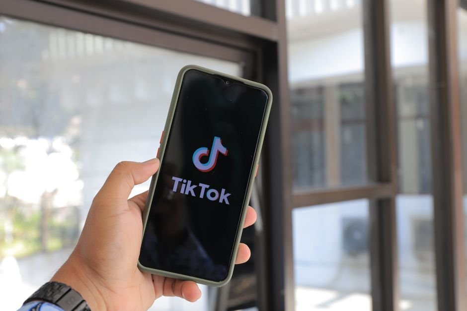 Federal Employees Get Green Light: TikTok Returns to Government Devices