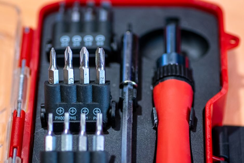 Mastering Tiny Tech Repairs: Your Essential Toolkit for Gadgets