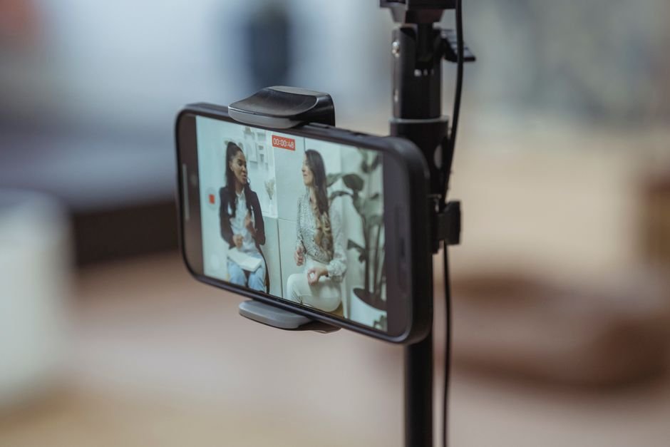 The Vertical Video Revolution: How Mobile-First Content is Reshaping Digital Platforms