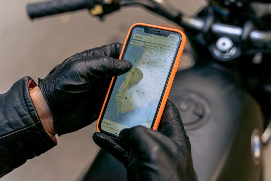 Waze Unveils Enhanced Navigation: Motorcycle Mode, Quieter Journeys, and Smart Gemini AI