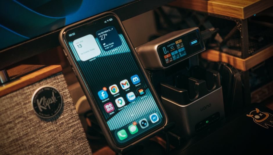 Viture Pro 2 Smartglasses and Compact Mobile Dock Mini: Redefining Portable Entertainment