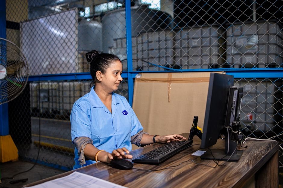 Empowering the Workforce: How AI is Revolutionizing Blue-Collar Businesses
