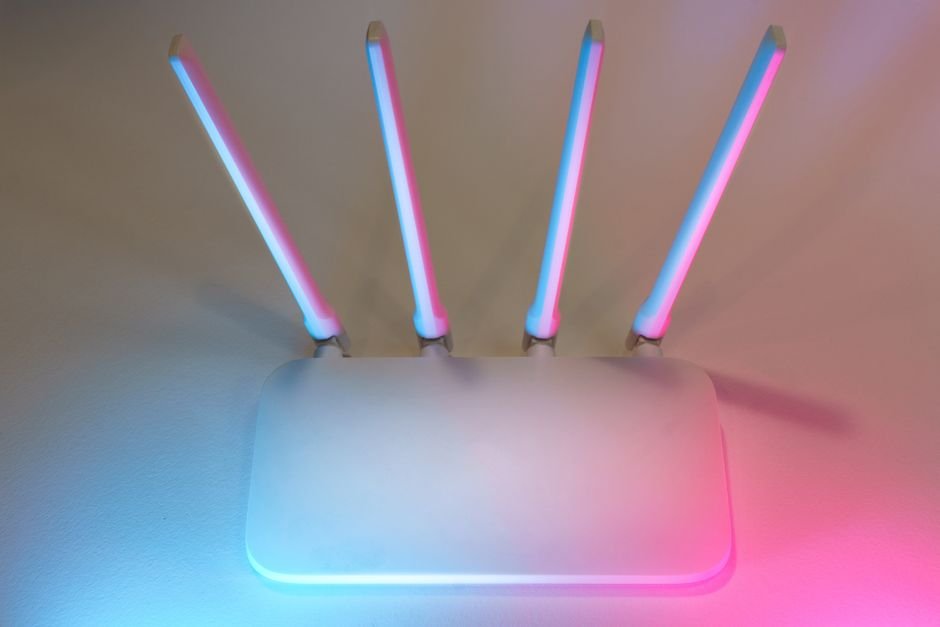 Decoding Your Router's Antennas: The Science Behind Better Wi-Fi