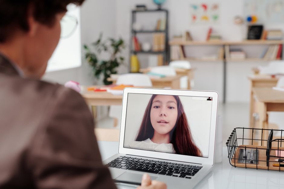 Boost Your Teaching Career: Earn College Credits with Google's AI Educator Series